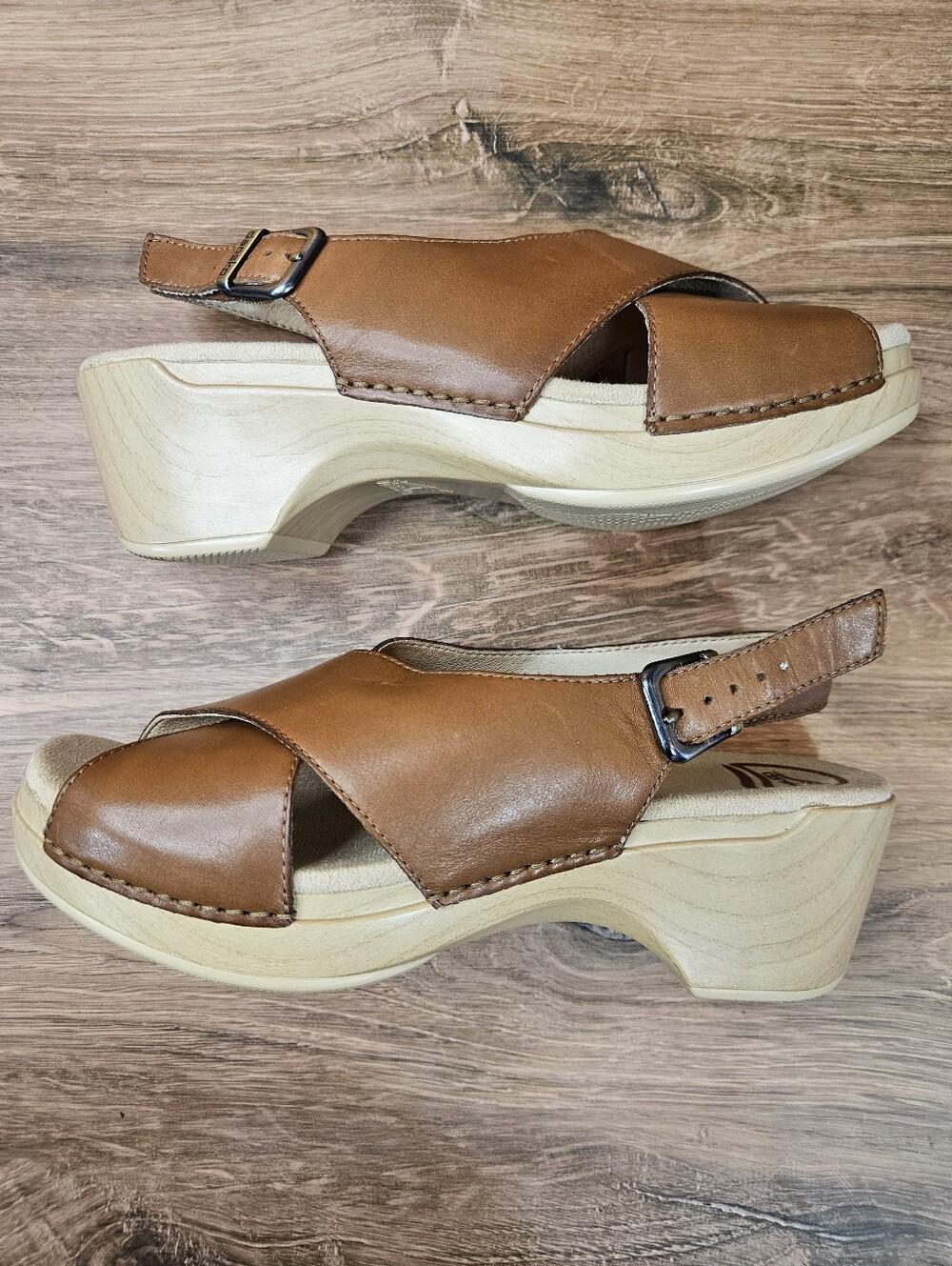 Dansko Sloane Slingback Platform Sandals in tan calf leather. Size 40